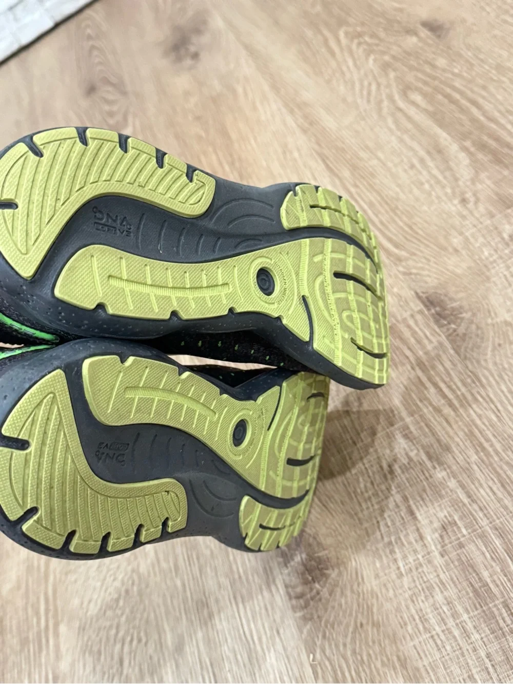 Brooks Glycerin 20 Men’s 10 Black Green Running Shoes Athletic Sneakers EU 44